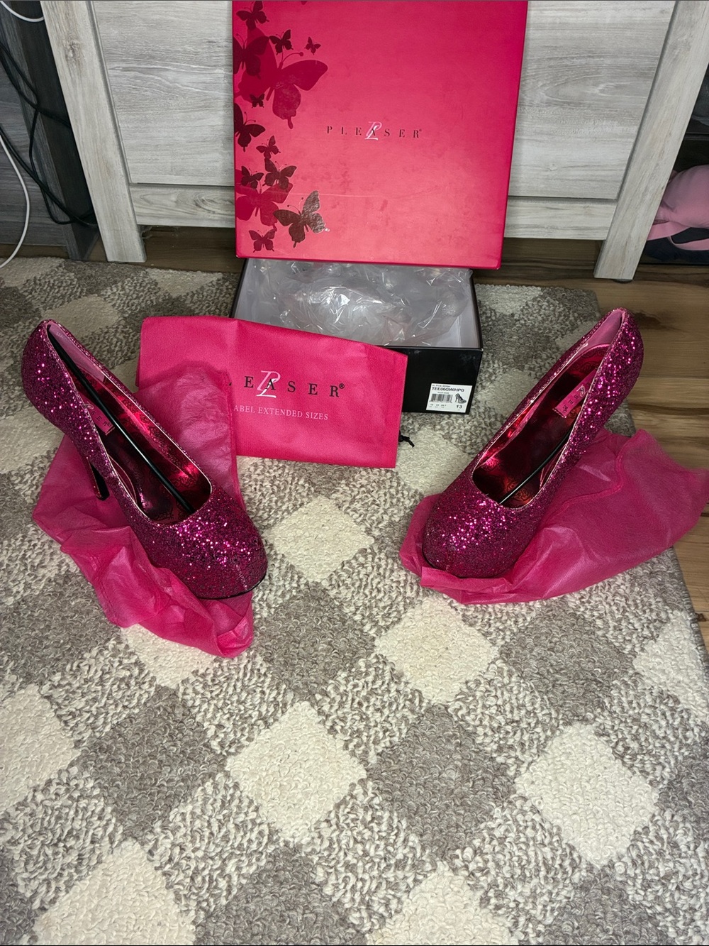 Pleaser Tee Hot Pink Glitter Platform Pumps -NWT